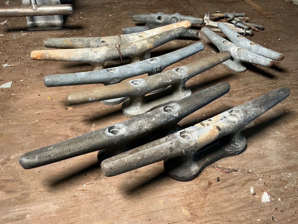 Cast Metal Marine Dock Cleats and Hardware