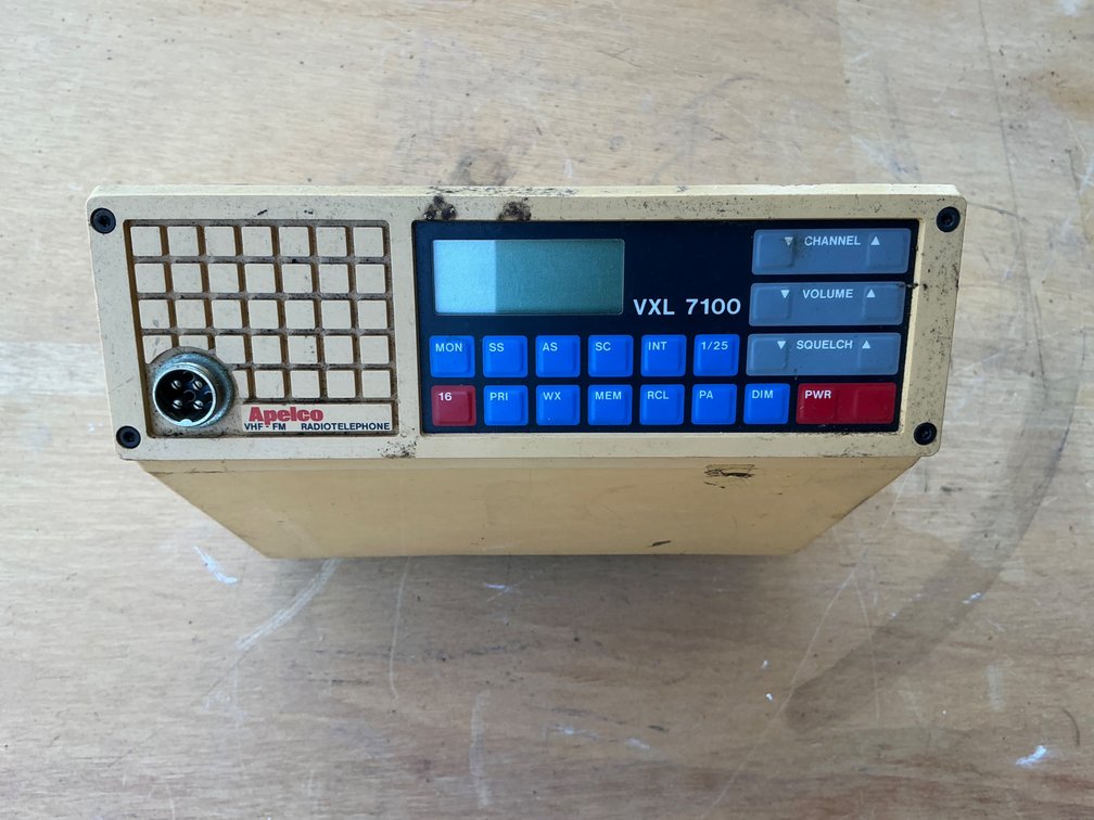 Apelco VXL 7100 VHF-FM Radiotelephone