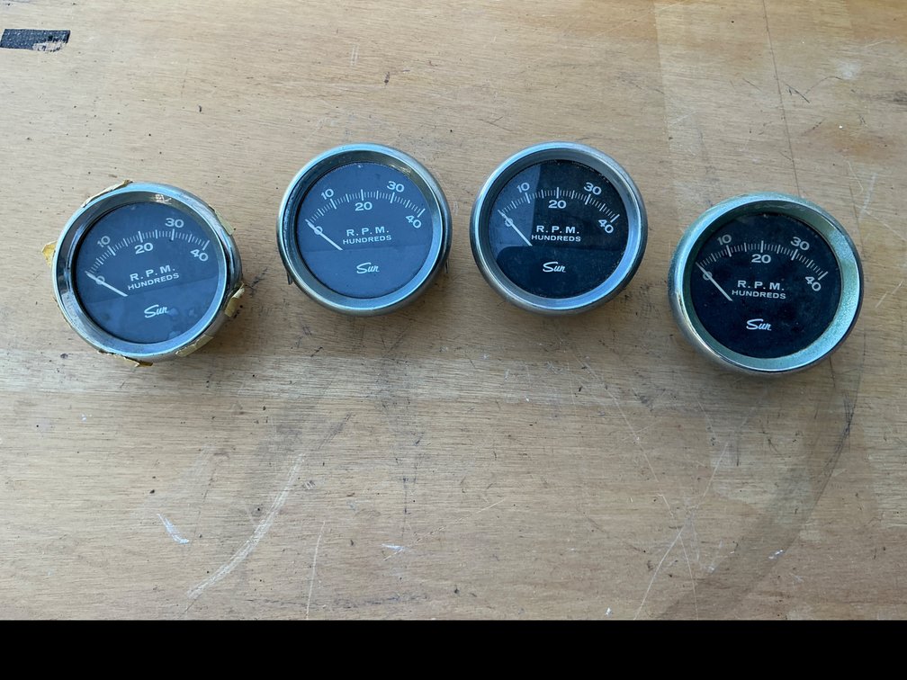 Sun Model ST-504 Tachometer Gauges