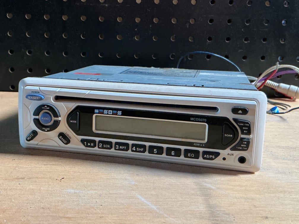 Jensen Marine MCD5070 Marine AM/FM CD Receiver