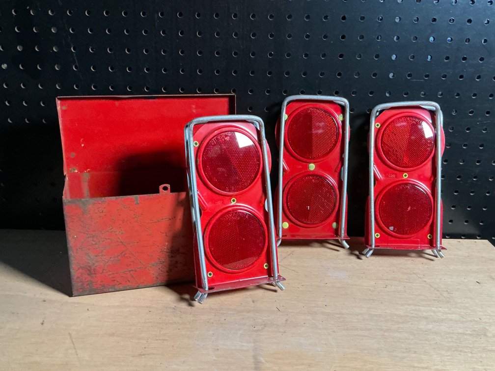 Stimsonite Roadside Emergency Reflectors with Metal Box