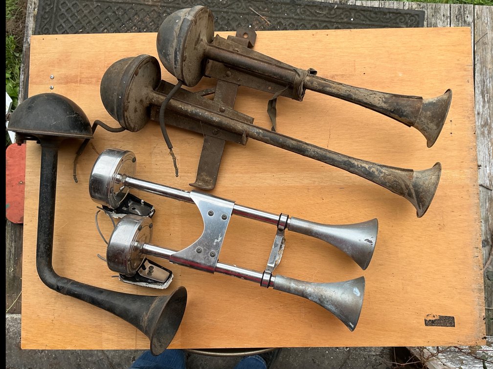 Vehicle Trumpet Horn Assemblies