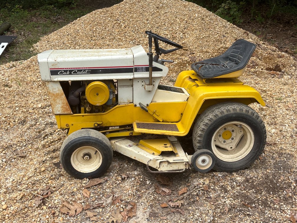 International Cub Cadet 129 Hydrostatic Lawn Tractor with Mower Deck