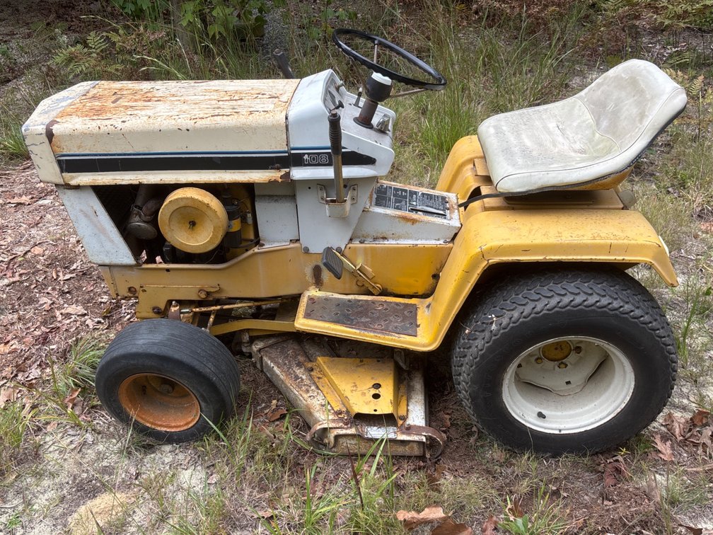 International Harvester 108 Lawn Tractor with Mower Deck