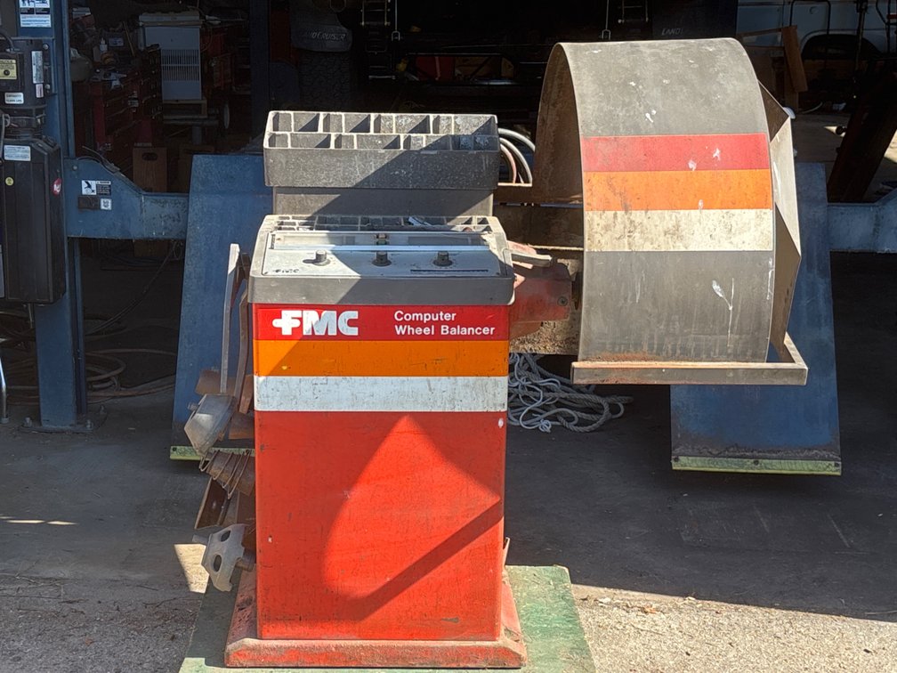 FMC Computer Wheel Balancer Model 6101