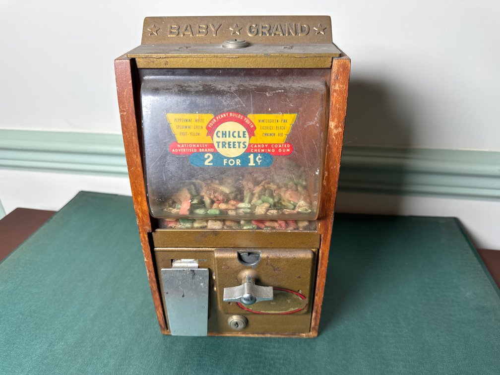 Coin Op Chicle Treets Machine