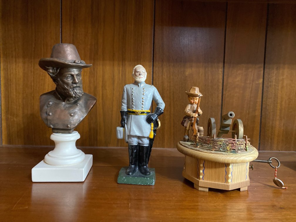 Civil War Figurines and Music Box