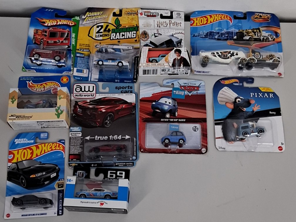 10 toy cars in packaging incl. Disney, Hotwheels,