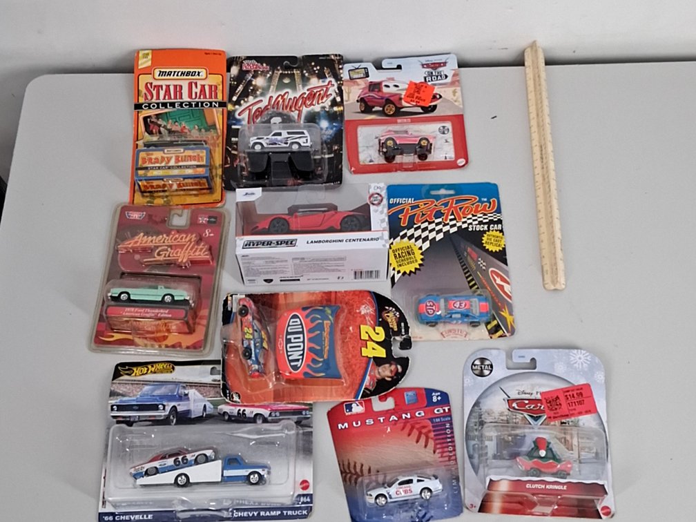 10 toy cars in packaging incl. Hotwheels, Motor
