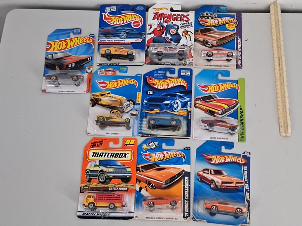 10 toy cars in packaging incl. Hotwheels and