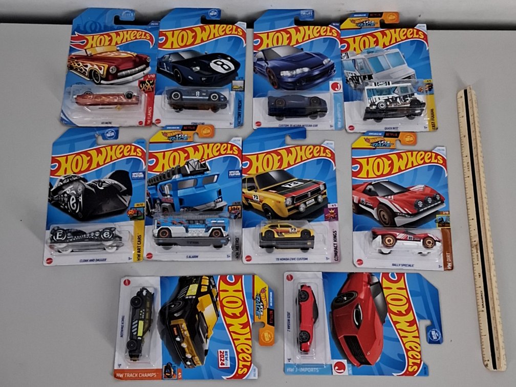 10 Hotwheels toy cars in packaging