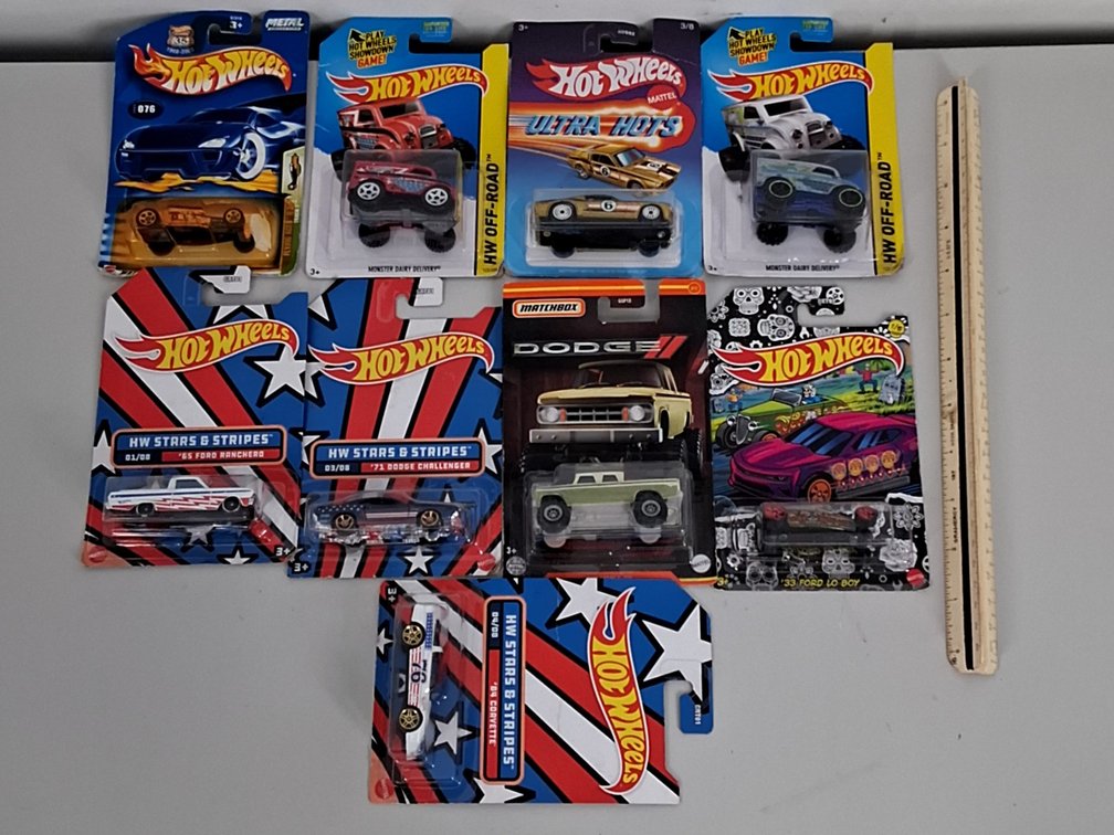 10 toy cars in packaging incl. Matchbox and