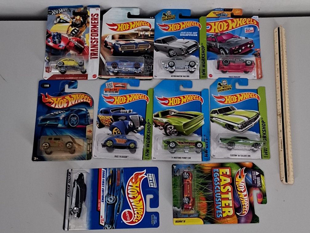 10 Hotwheels toy cars in packaging