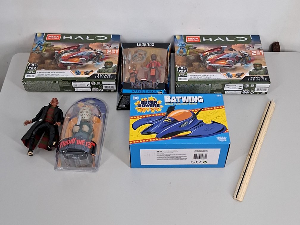 lot of action figures incl. Freddy and Jason,