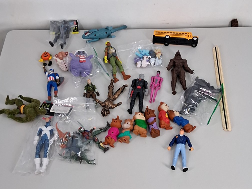 lot of kids toy/action figures incl. Alvin and The