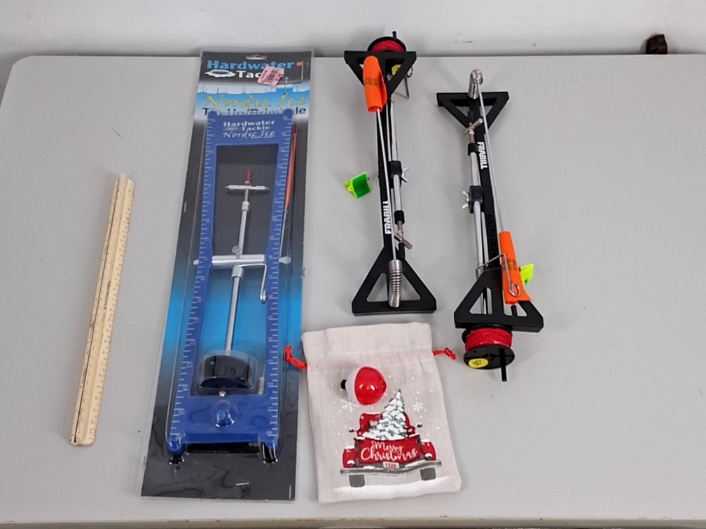 3 tip-ups and bobber incl. Hardwater Tackle and