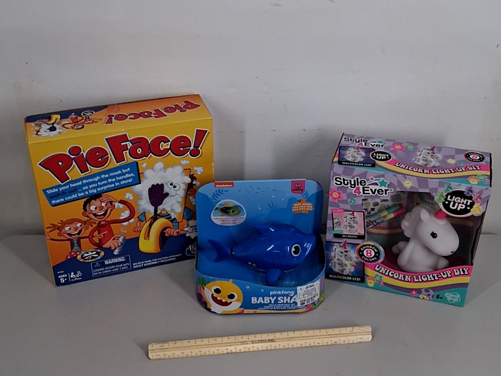 3 kids games in boxes incl. Baby Shark,