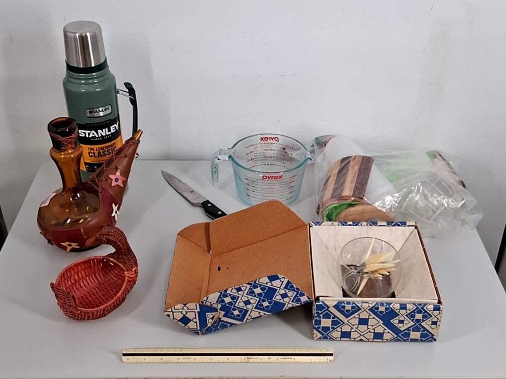 lot of Pyrex 4 cup mixing bowl, appetizer forks,