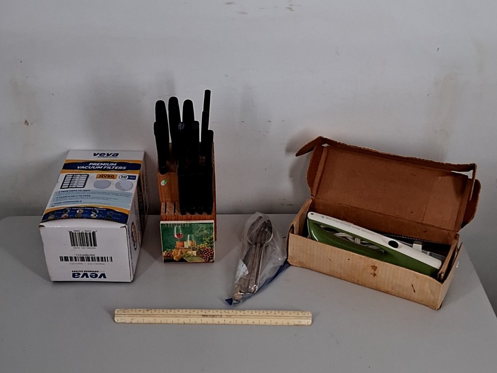 lot of vintage Hamilton Beach electric knife,