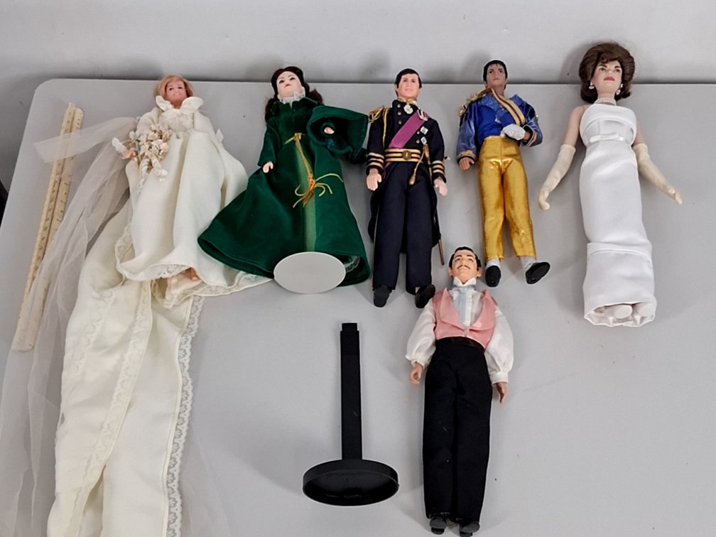 6 doll incl. some porcelain, some have stands