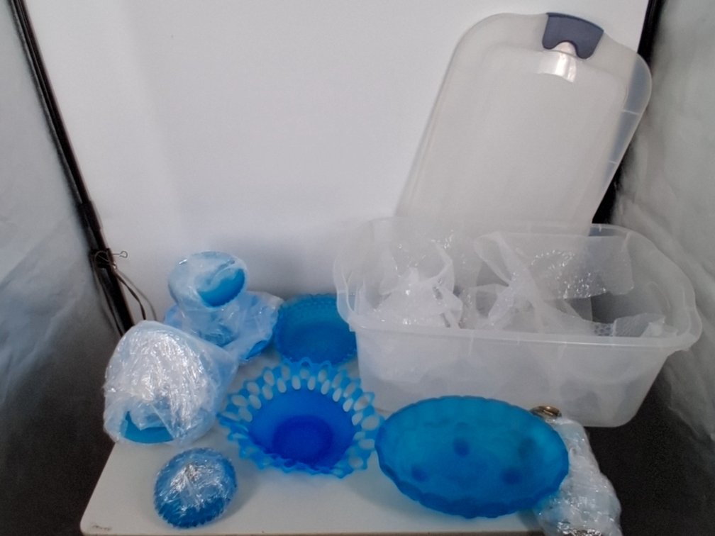 8 blue glass pieces incl. candlestick