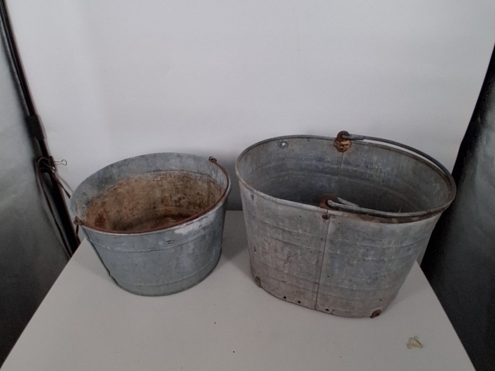 2 galvanized buckets, largest is