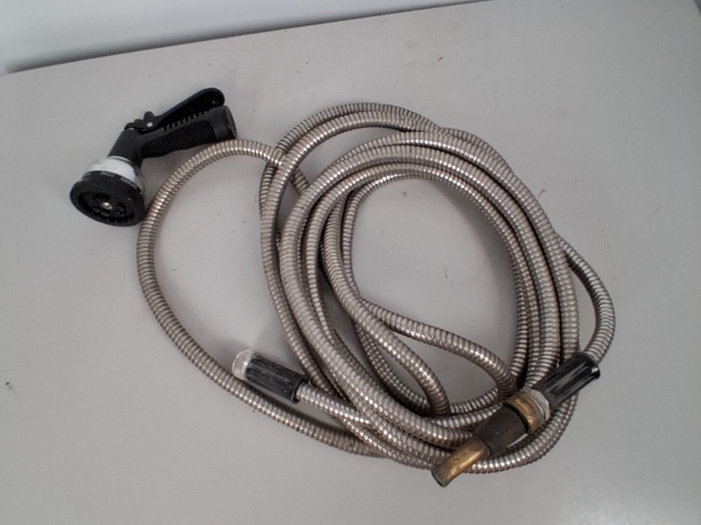 garden hose w/ 2 spray nozzles