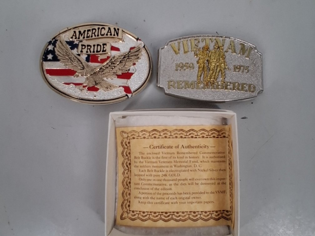 2 belt buckles incl. American Pride and