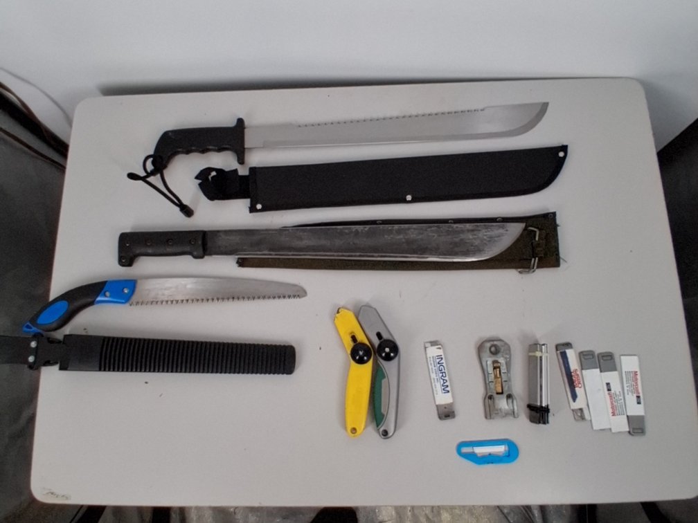 knife lot incl. 2 machetes, utility knives