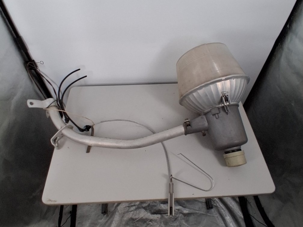 outside yard light fixture, brand unknown