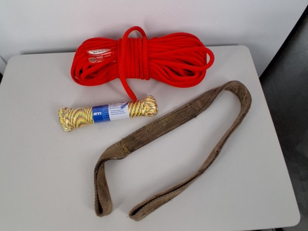 lot of rope and a strap incl. 200lb polypropylene
