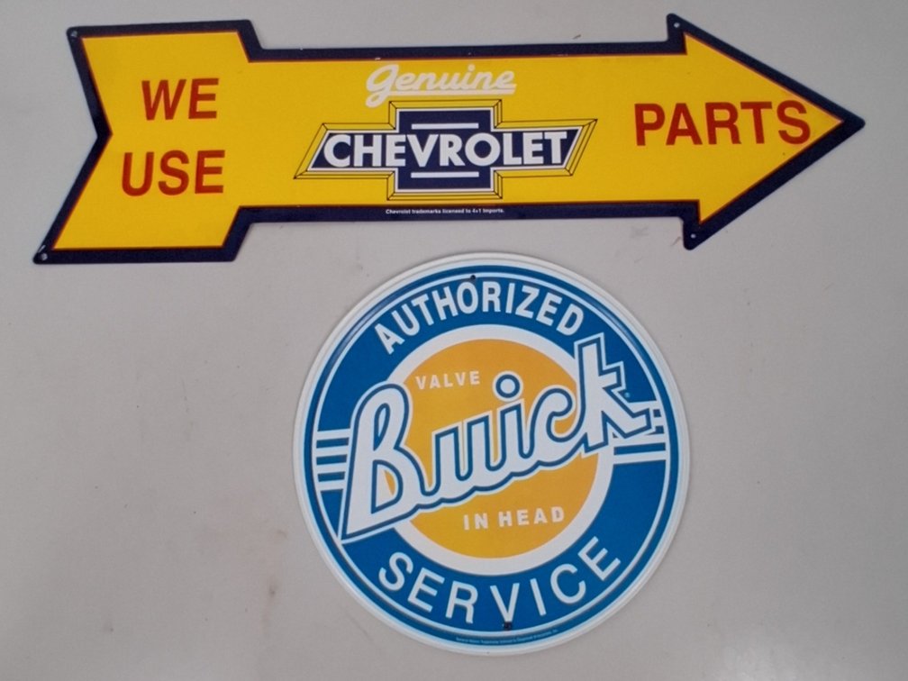 2 tin signs incl. Chevrolet Parts and