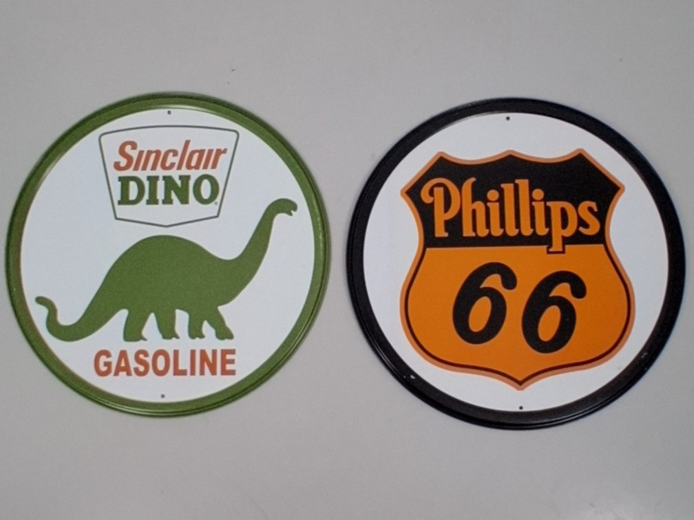 2 circle tin signs incl. Philips 66 and