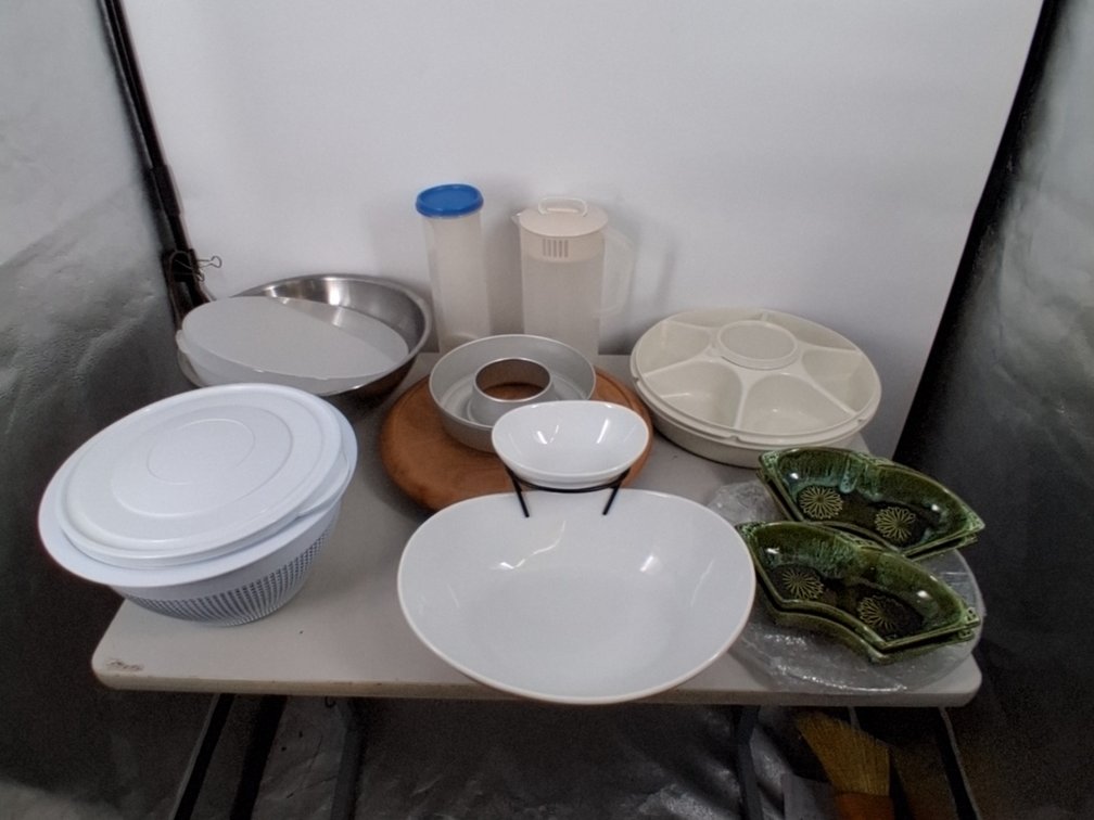 lot of kitchen cookware incl. Pampered Chef