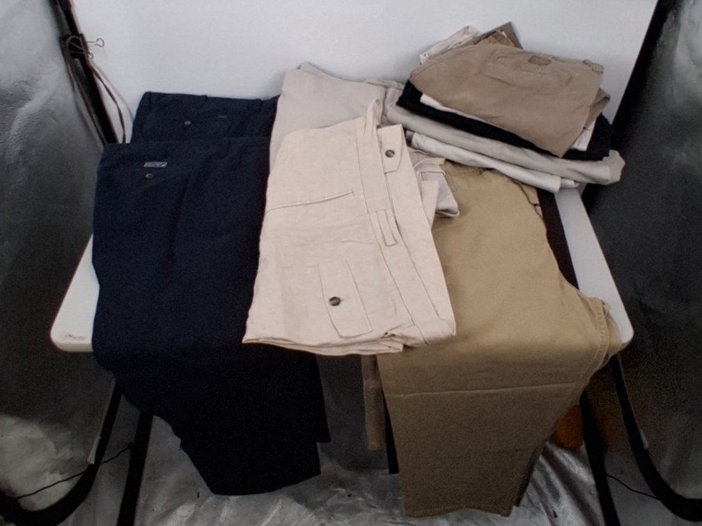 13 pairs of men's dress pants incl. Nautica