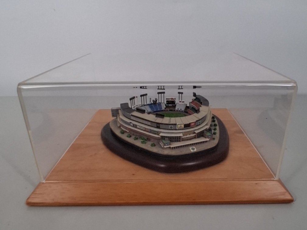 1999 Danbury Mint replica of Milwaukee