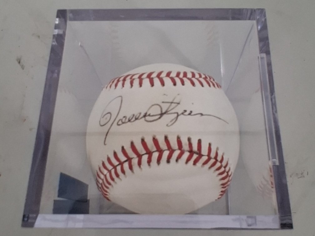 Rollie Fingers autographed baseball