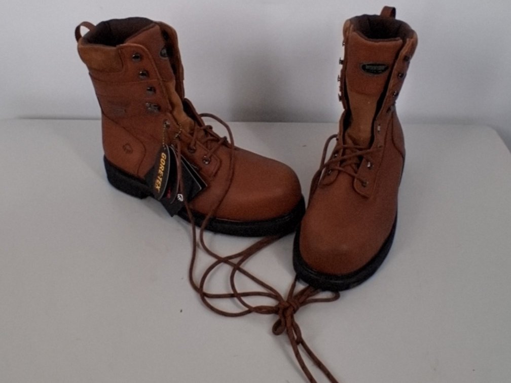 men's Wolverine work boot size 10.5EW