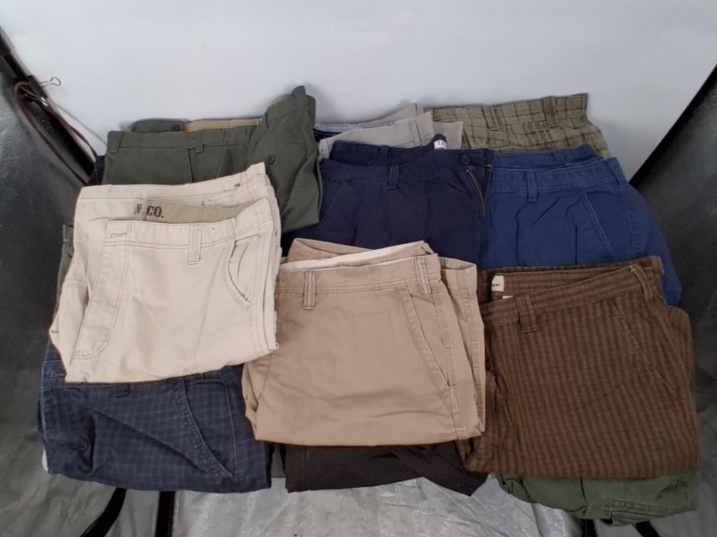 17 pairs of men's shorts incl.