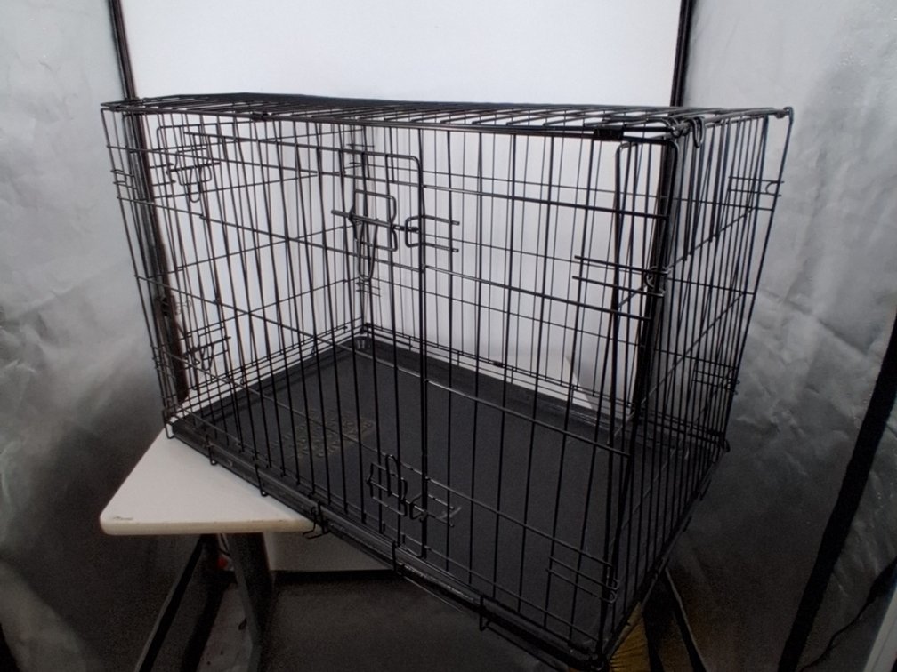 large dog crate w/ plastic tray, brand unknown