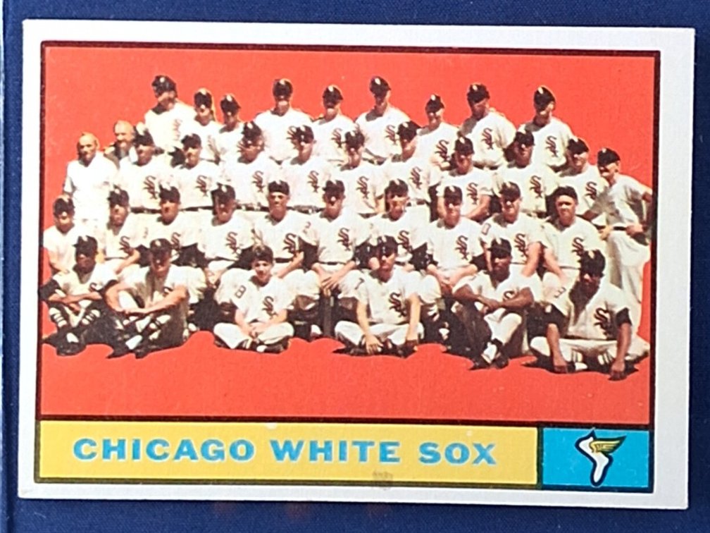 1961 Topps White Sox Team 7