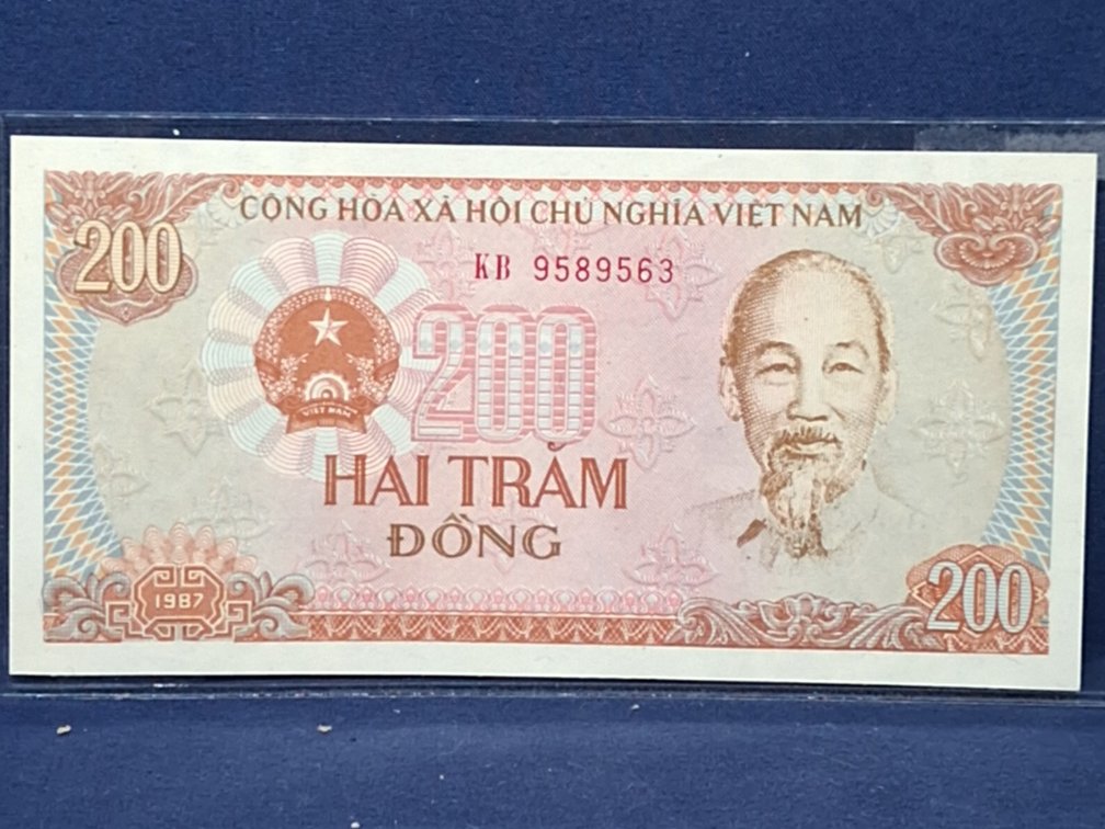 1987 Crisp UNC Vietnam 200 Dong
