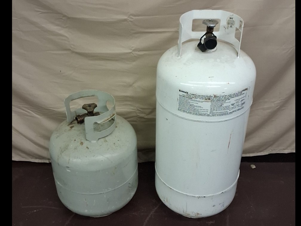 2 empty propane tanks incl. 20 lbs. and
