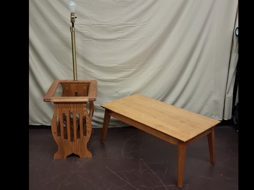 2 wooden pcs of furniture incl.