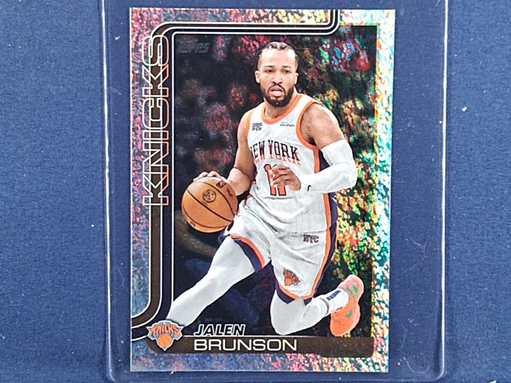 2025 Topps NBA #14 Jalen Brunson -- sandglitter parallel