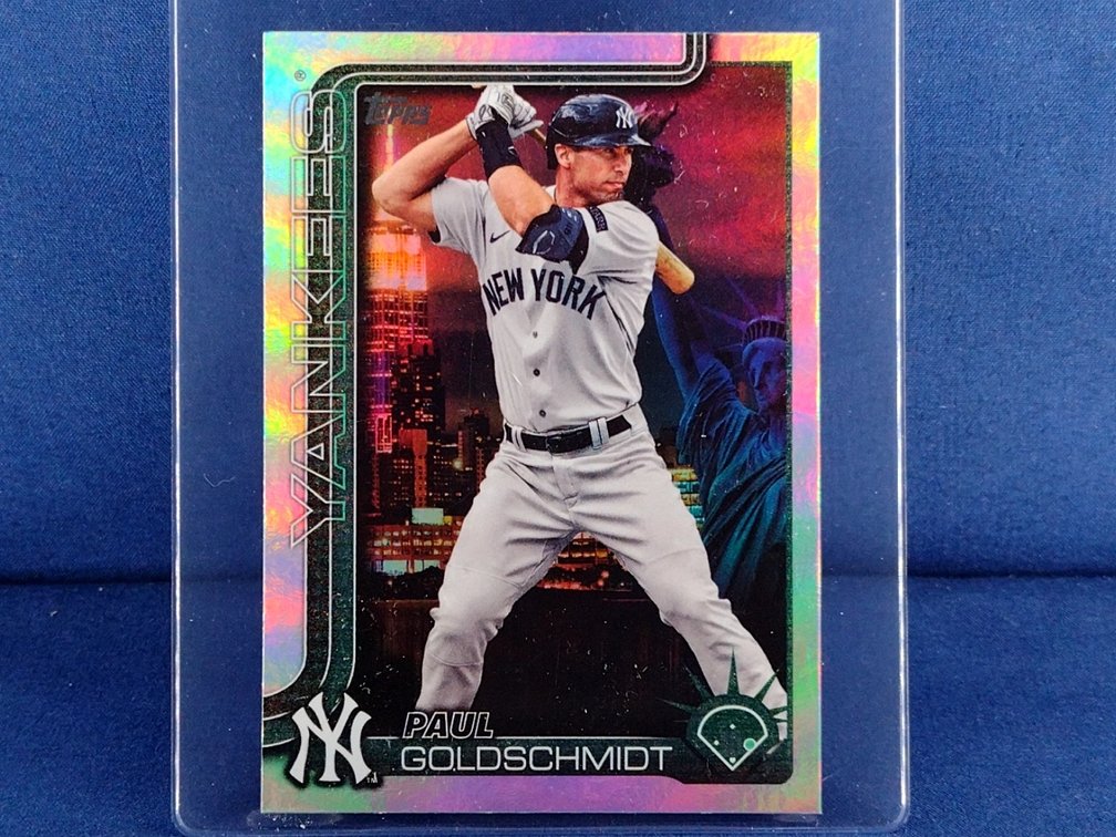 2025 Topps #561 Paul Goldschmidt - "Big Apple" parallel - Fanatics Fest exclusive