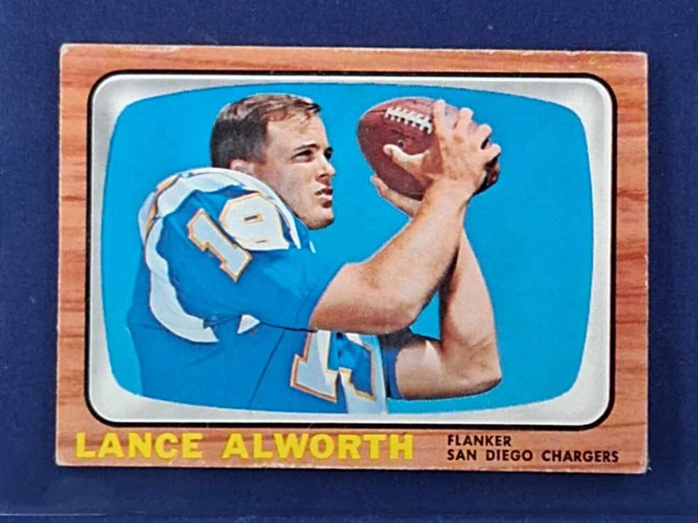 1966 Topps #119 Lance Alworth - San Diego Chargers Arkansas Razorbacks
