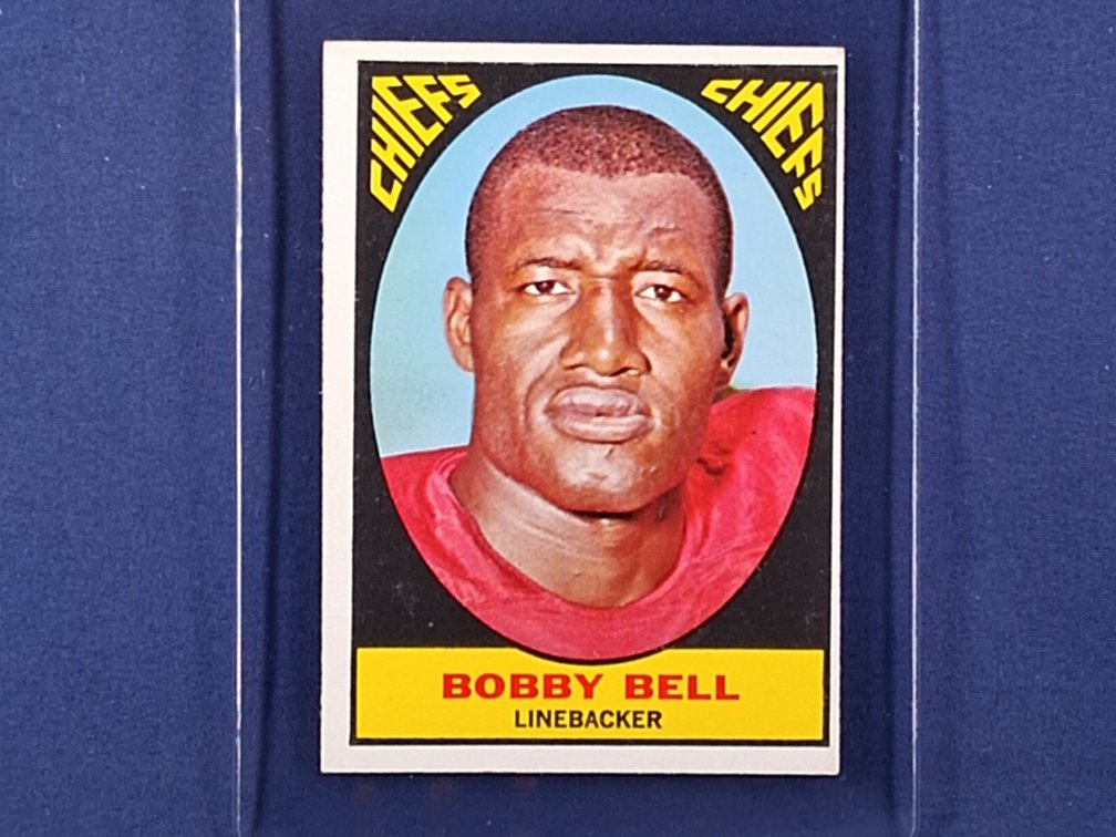 1967 Topps #69 Bobby Bell - Kansas City Chiefs Minnesota Gophers