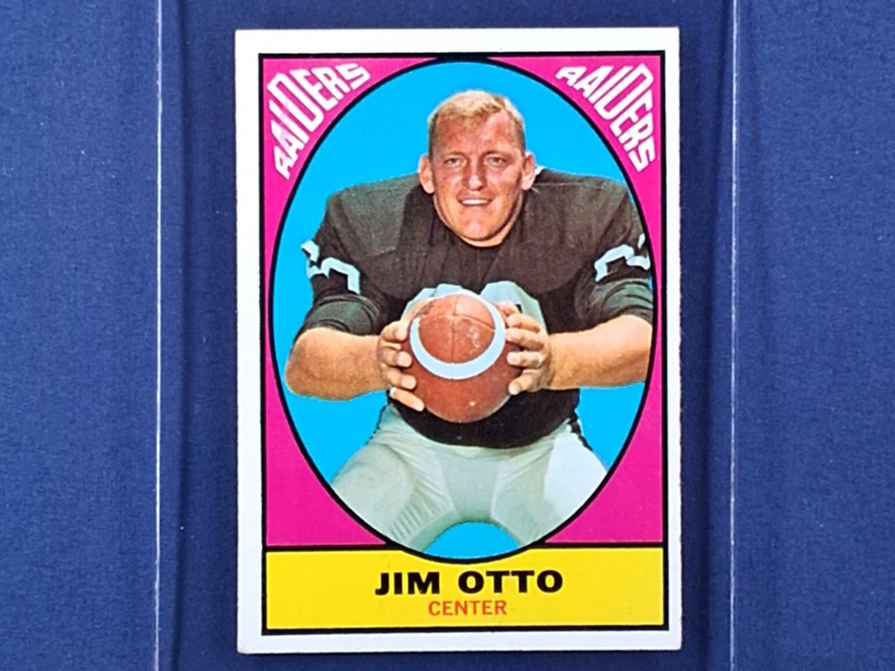 1967 Topps #105 Jim Otto - Oakland Raiders Miami Hurricanes