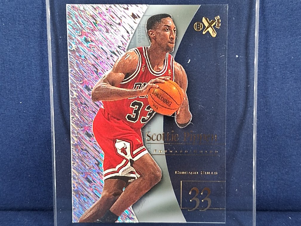 1997/98 Ex #33 Scottie Pippen  HOF
